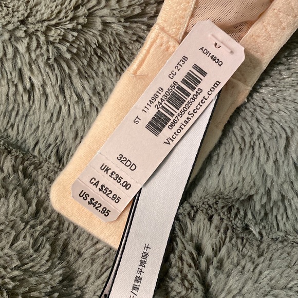 VS push up without the padding bra 🍑 - Picture 5 of 7